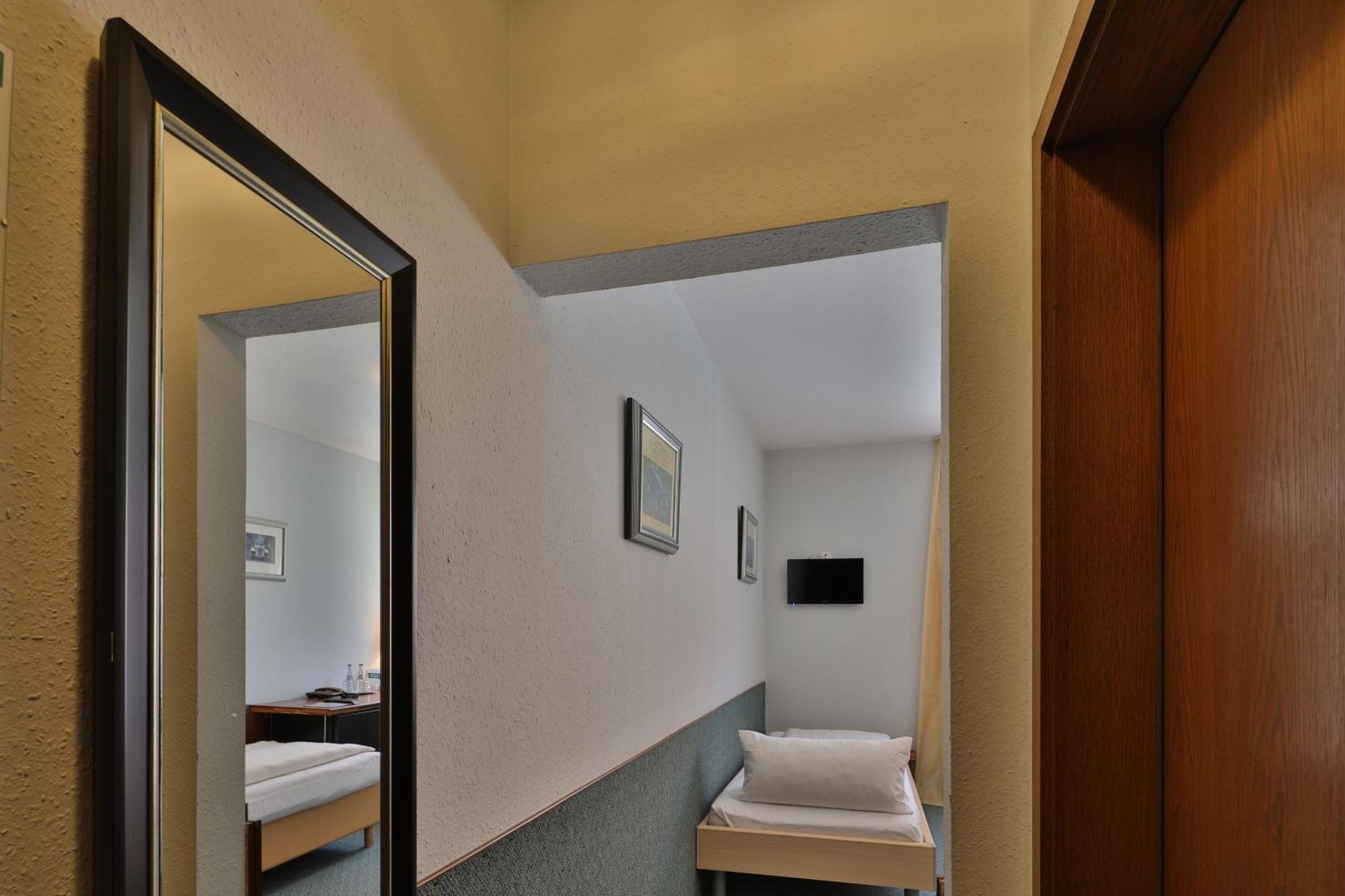 باد ميرغنثيم Apart Hotel Deutschmeister المظهر الخارجي الصورة
